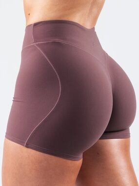 Alphalete Everyday Core Mid Rise Shorts Sugar